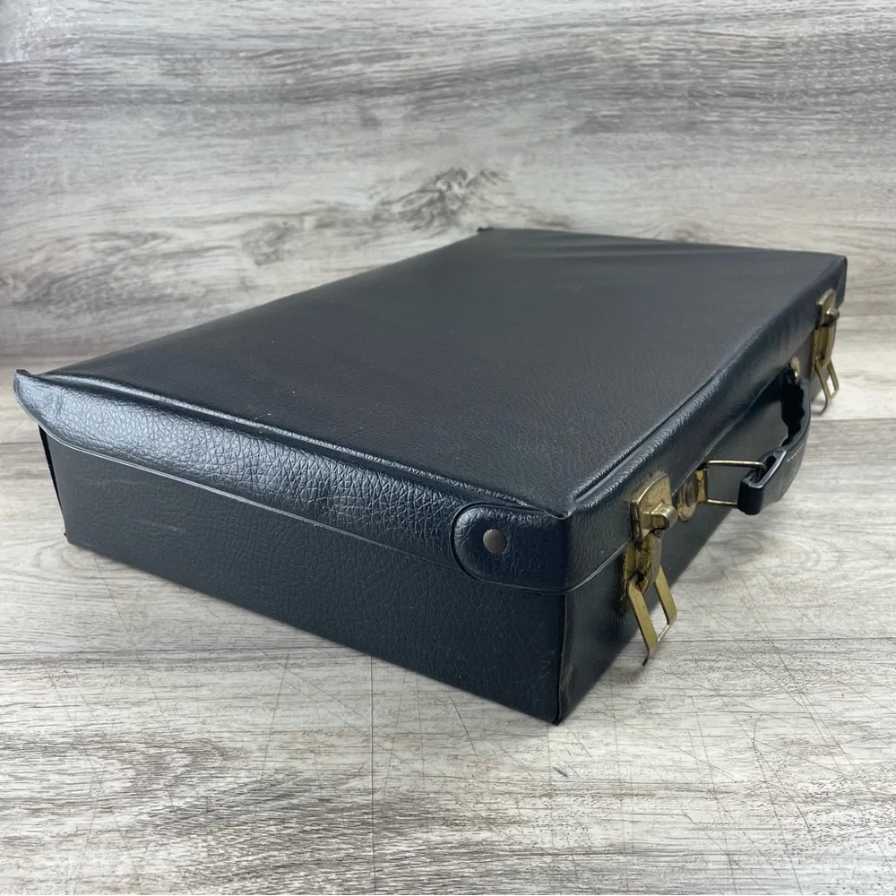 Vintage Worcester T&S Rochdale Mass Briefcase